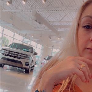 Meet your Posher, Candace